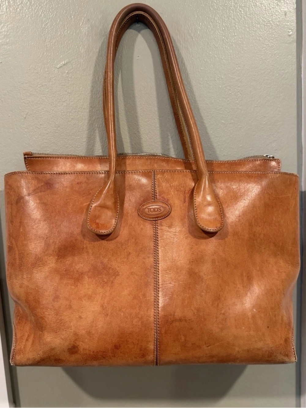VINTAGE TOD’S LARGE COGNAC LEATHER TOTE / SHOULDER BAG – BEAUTIFUL AGED PATINA
